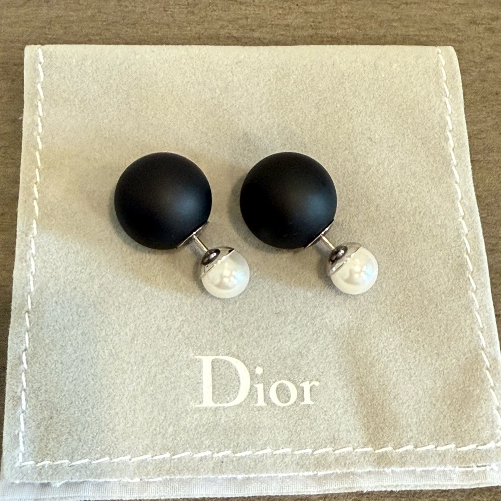 Dior | Tribales Pearl Black Earrings